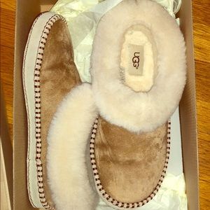 UGG Women’s Wrin Slipper